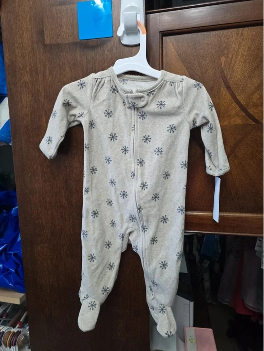Six month brand new pajamas from carter's item 247G5